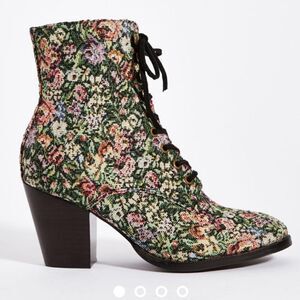 Jeffrey Campbell x Anthropologie Needlepoint Tapestry Boots Size 7.5